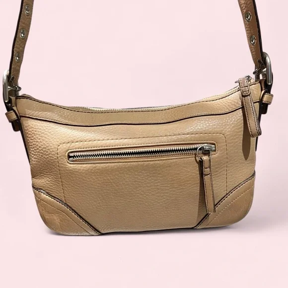 Coach - Picture 2 of 11